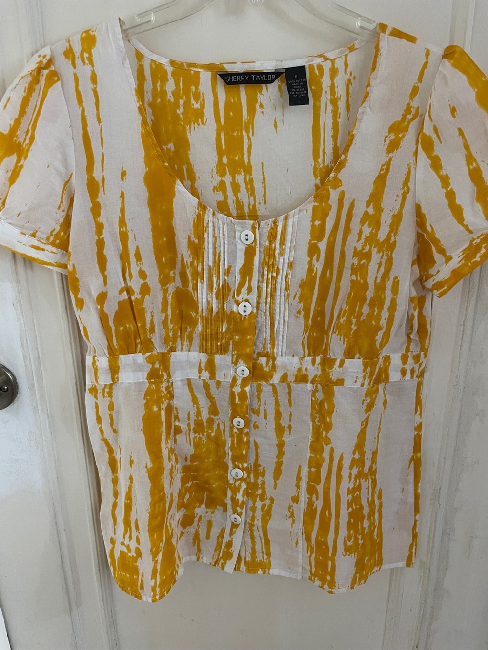 Sherry Taylor Women's Yellow & White Short-Sleeve Button Front Top